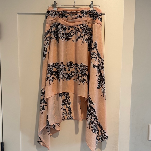 Zara Dresses & Skirts - Zara High-Low Floral Skirt in Peach and Black
